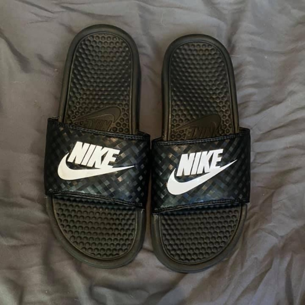 Nike Slides Size 9 *LIKE NEW*
